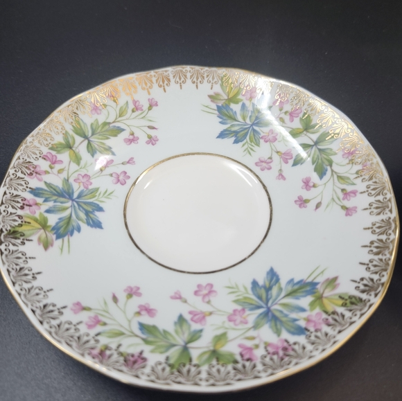 Queen Anne Bone China Tea cup and saucer - Picture 2 of 12